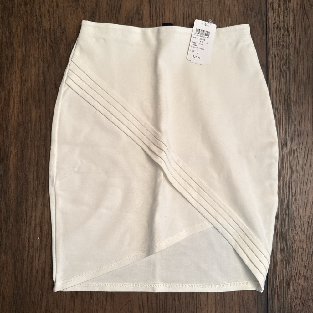 NWT Elegant White/Cream Skirt